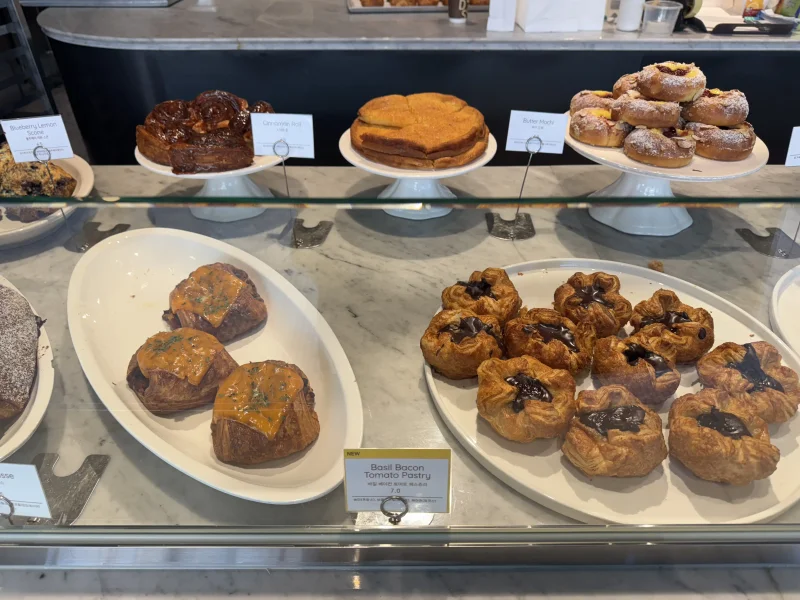 사브리 페이스트리 - 바질 베이컨 토마토 페이스트리 등