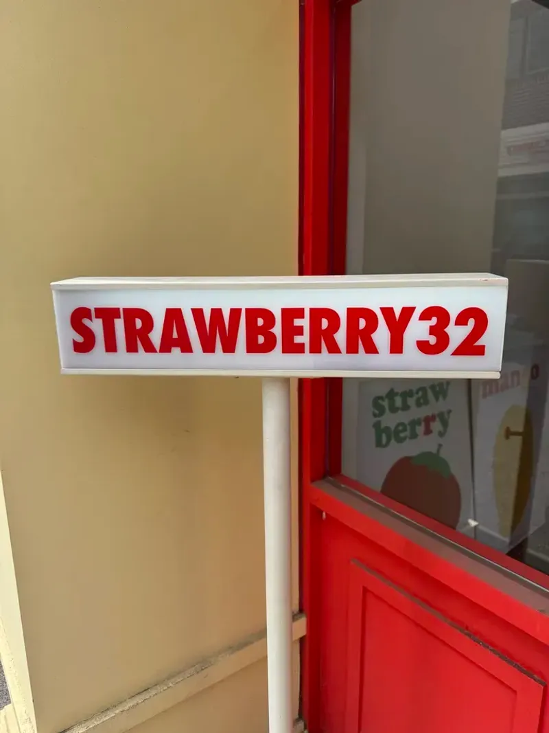 귀여운 딸기 로고 스티커