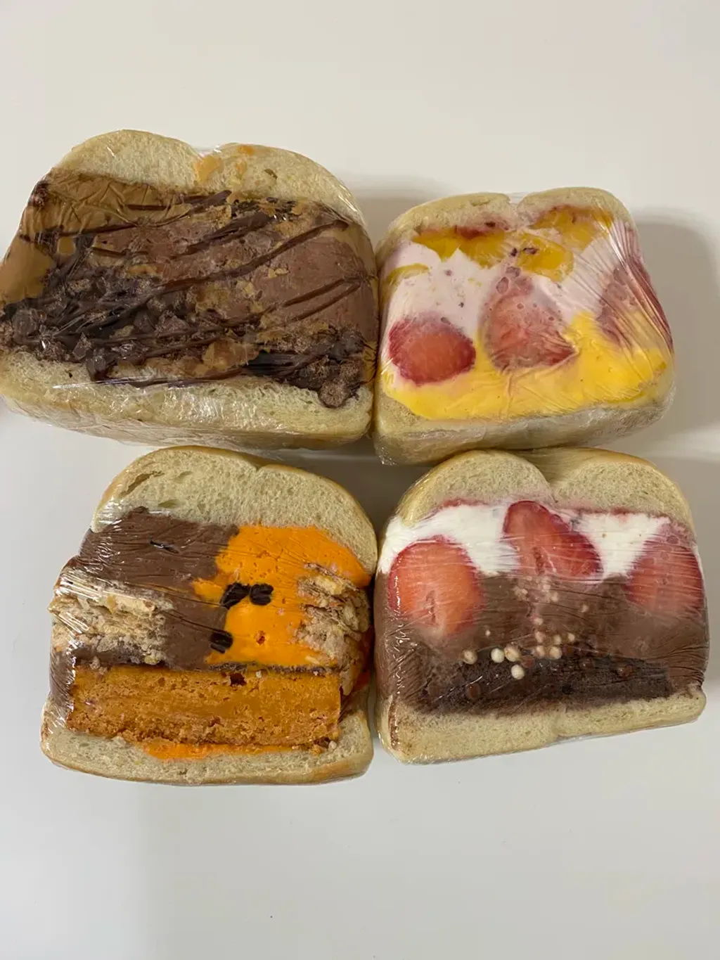 집에서 찍은 구매한 빵