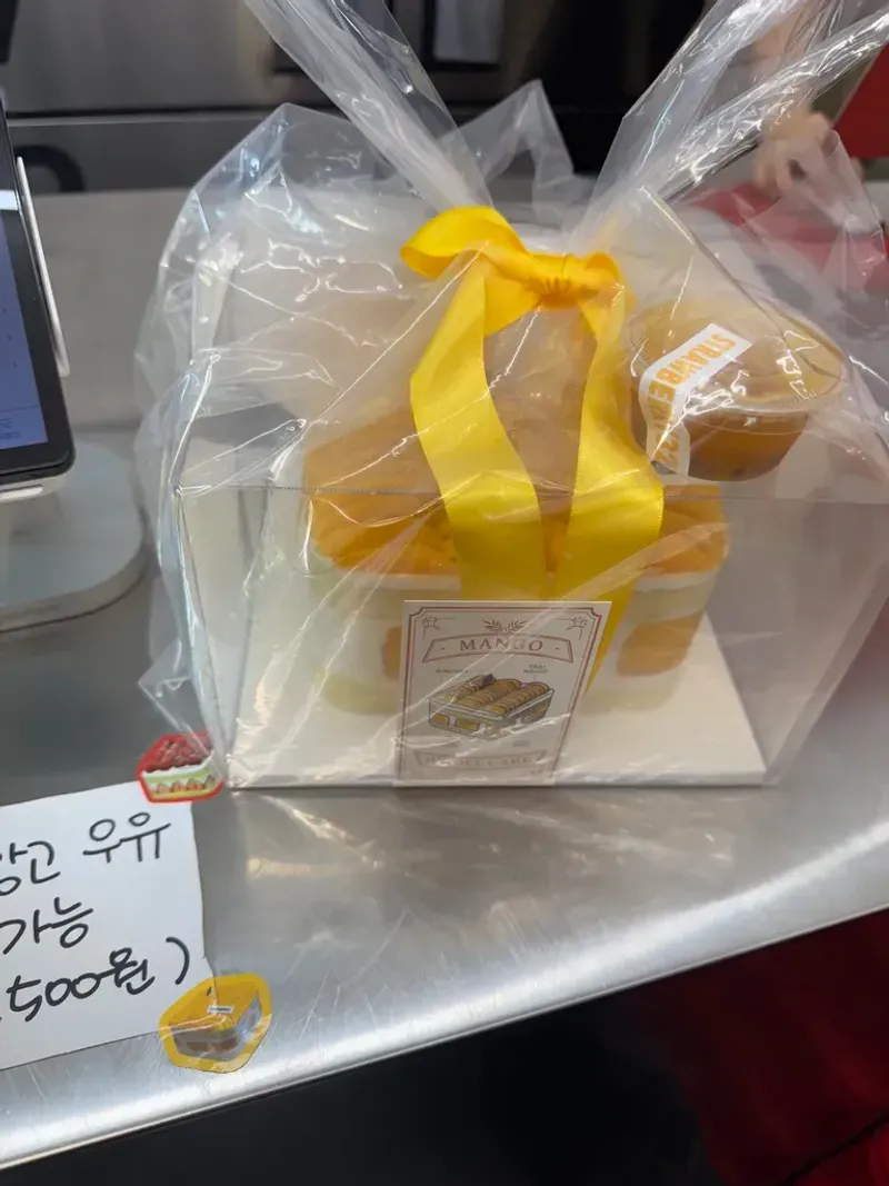 실제 구매한 망고 케이크