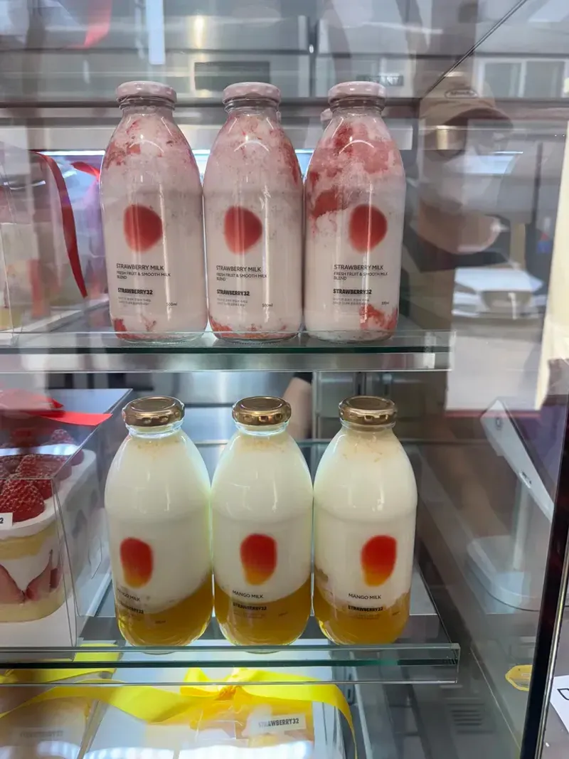 생딸기 및 망고 우유