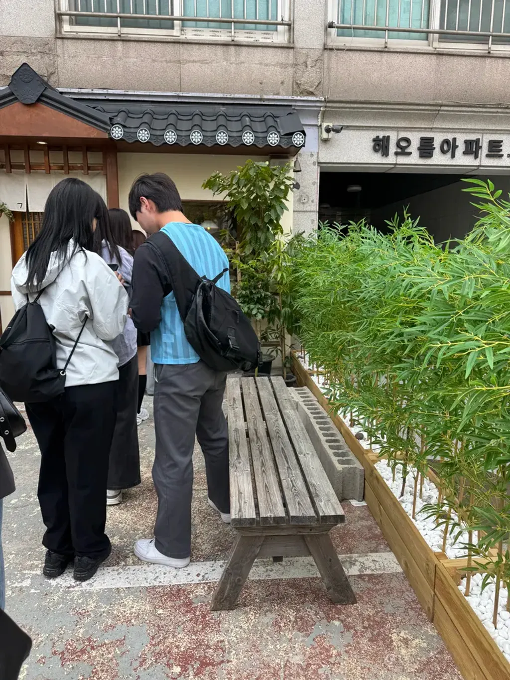 앉아서 기다릴 수 있는 의자